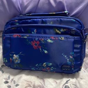 Lug scoop in bouquet blue